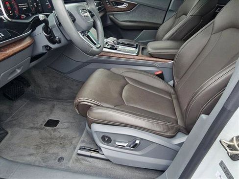 Used 2024 Audi Q8 Prestige w/ Prestige Package image 16