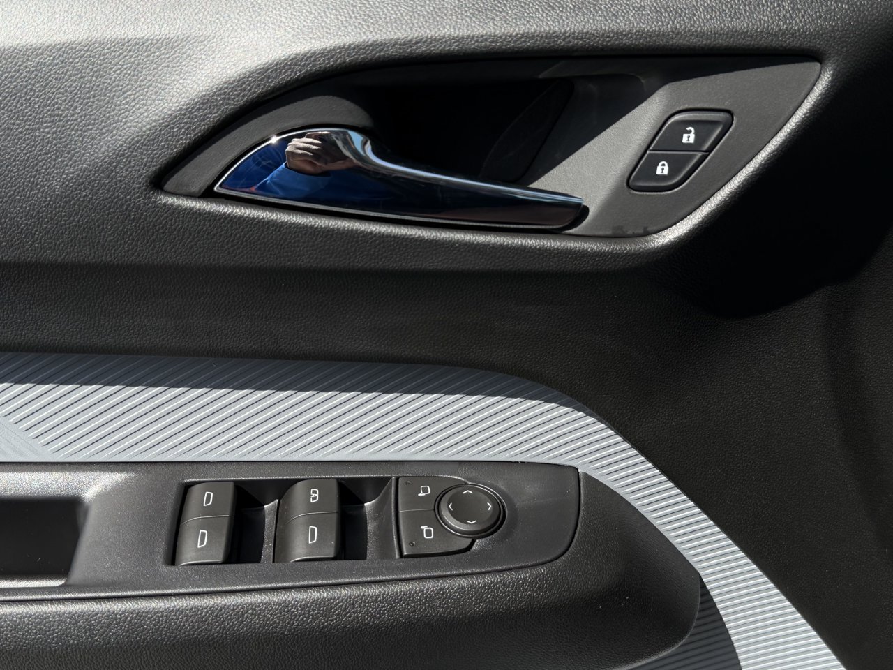 New 2027 Chevrolet Bolt RS w/ Technology Package FWD image 19