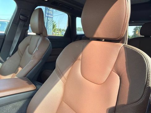 Used 2024 Volvo XC60 B5 Plus w/ Protection Package Premier AWD/4WD image 4