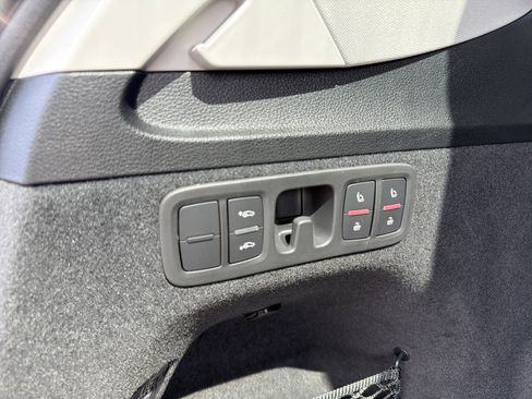 Used 2023 Audi Q7 3.0T Prestige image 25