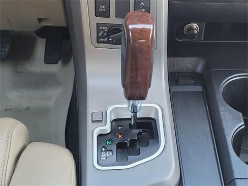 Used 2017 Toyota Sequoia Platinum image 26