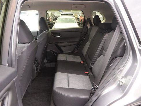 Used 2024 Nissan Rogue SV image 9