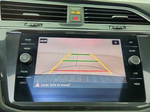 Used 2022 Volkswagen Tiguan SE R-Line image 48
