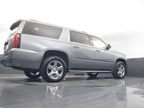 Used 2020 Chevrolet Suburban Premier w/ Premier 6.2L Value Package image 37