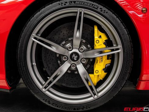 Used 2015 Ferrari 458 Speciale Coupe RWD image 27