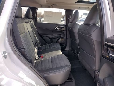 New 2026 Mitsubishi Outlander SE image 11