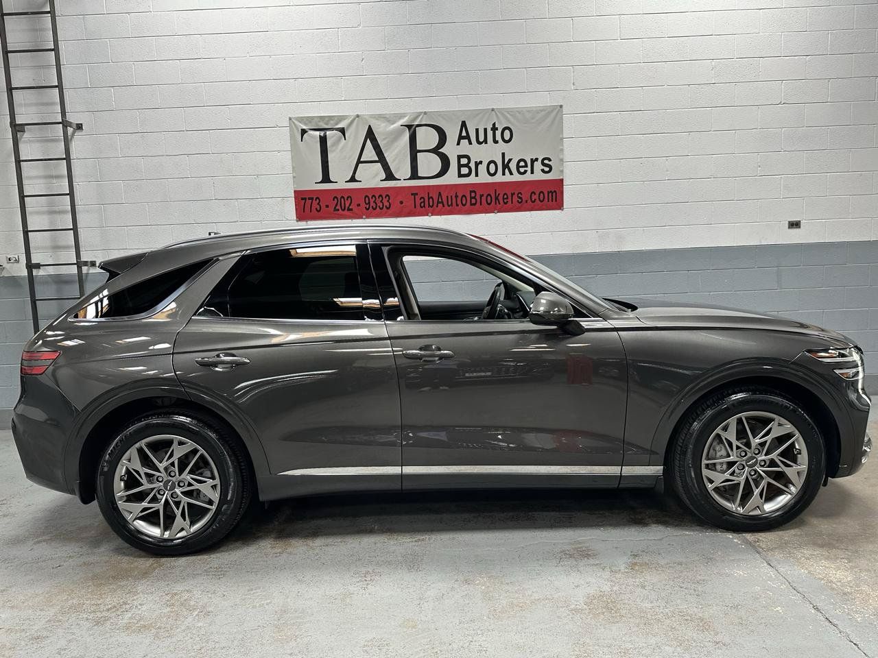 Used 2025 Genesis GV70 2.5T w/ Select Package AWD/4WD image 2