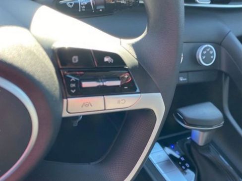 New 2026 Hyundai Elantra SE image 18