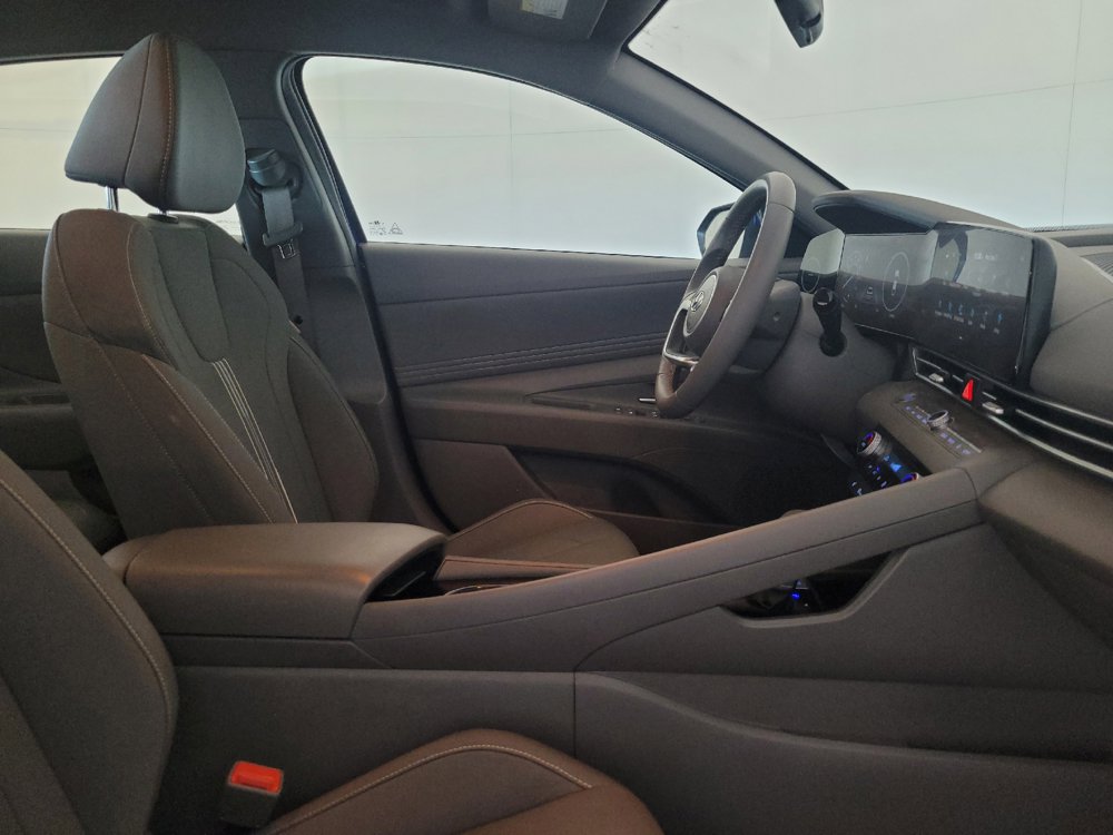 Used 2023 Hyundai Elantra SEL w/ Convenience Package FWD image 17