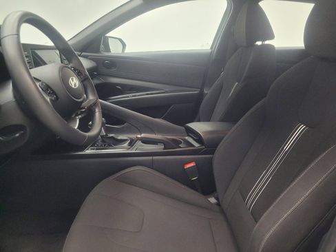 Used 2025 Hyundai Elantra Sport FWD image 17