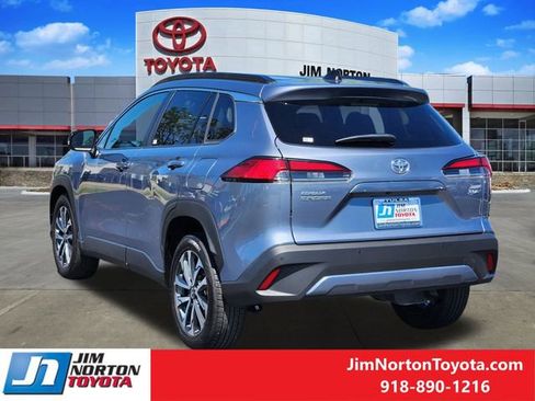 Used 2025 Toyota Corolla Cross XLE image 7