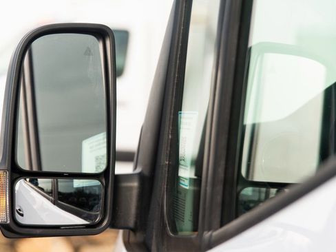 Used 2025 Mercedes-Benz Sprinter 2500 image 18