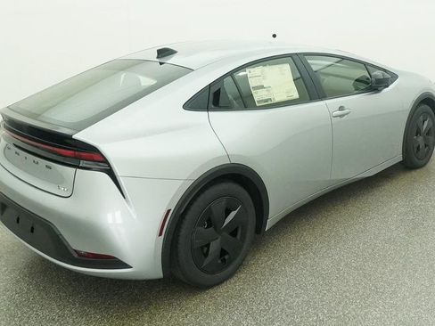 New 2026 Toyota Prius LE FWD image 18