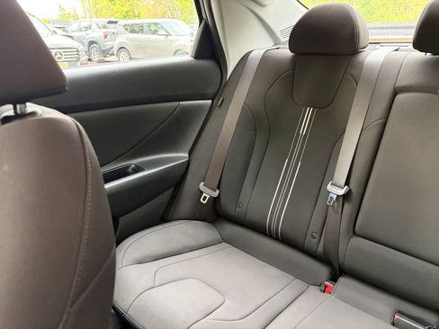Used 2025 Hyundai Elantra SEL FWD image 39