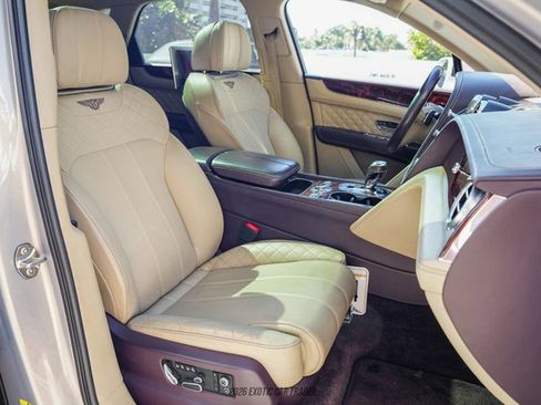 Used 2017 Bentley Bentayga image 46