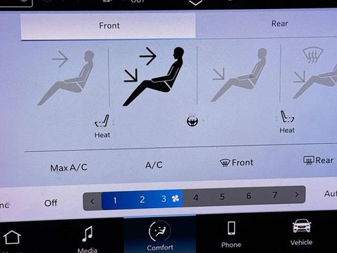 Used 2023 Chrysler Pacifica Touring-L image 19