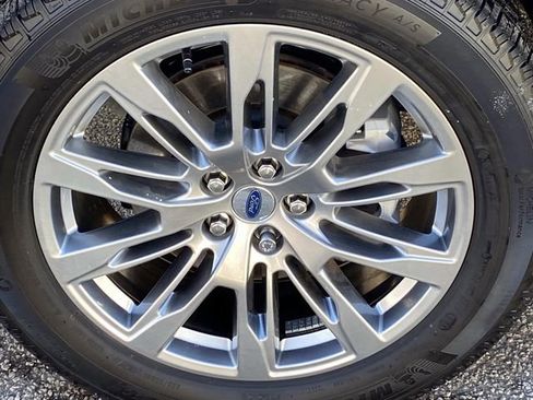 Used 2025 Ford Explorer Active w/ Active Comfort Package image 29