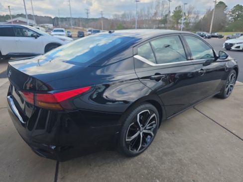 Used 2025 Nissan Altima 2.5 SR image 3