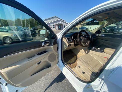 Used 2014 Jeep Grand Cherokee Overland w/ Advanced Technology Group image 18
