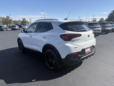 Used 2024 Buick Encore GX Sport Touring AWD/4WD image 5