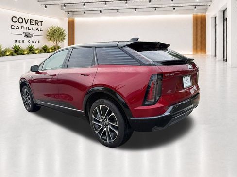 Used 2025 Cadillac Optiq Sport 1 w/ LPO, Floor Liner Package AWD/4WD image 11