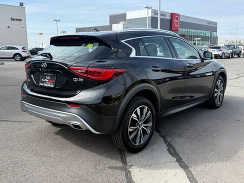 Used 2017 INFINITI QX30 Premium w/ Technology Package image 9