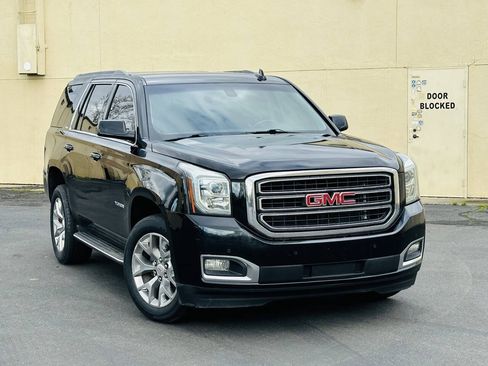 Used 2017 GMC Yukon SLE w/ SLE Value Package AWD/4WD image 1