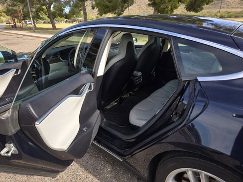 Used 2013 Tesla Model S image 12