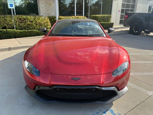 Used 2019 Aston Martin V8 Vantage Coupe RWD image 2