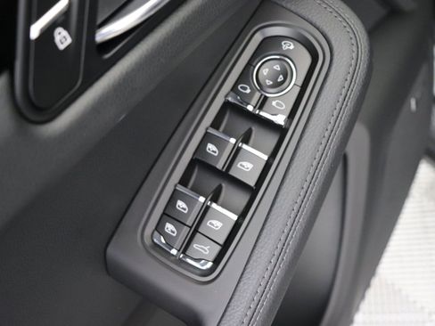 Used 2025 Porsche Macan image 29