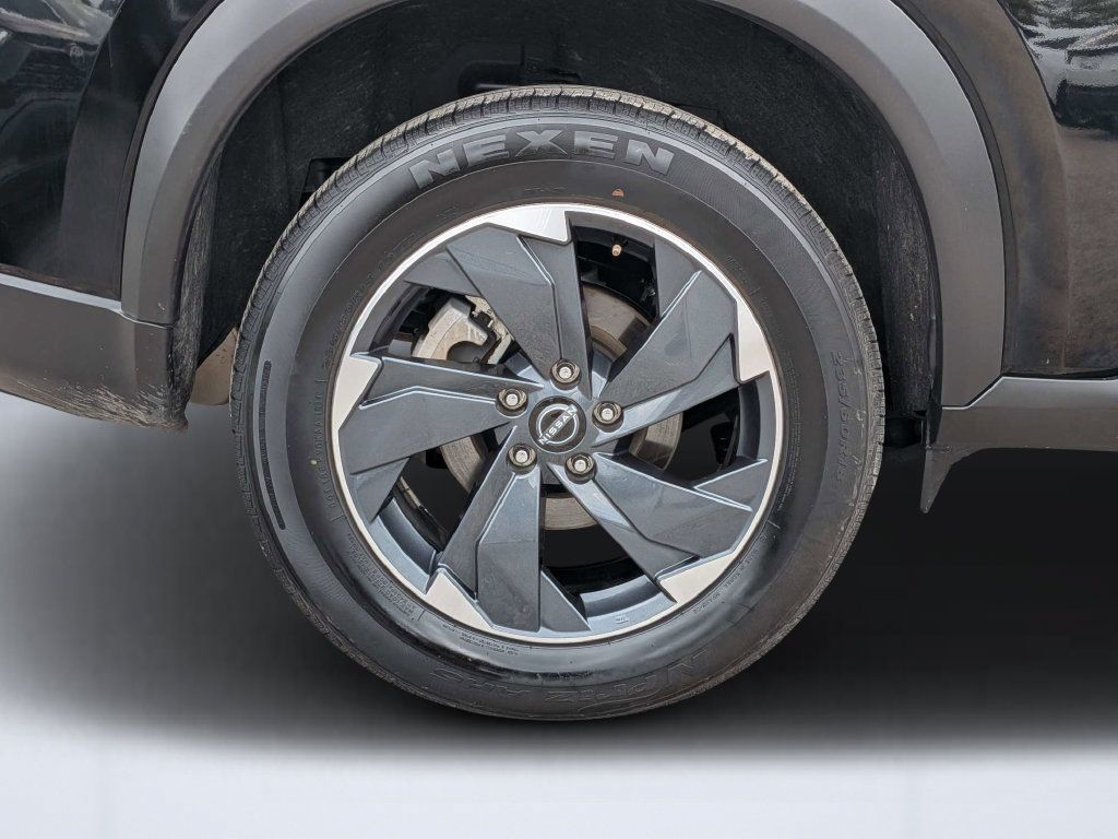Used 2025 Nissan Rogue SV AWD/4WD image 15