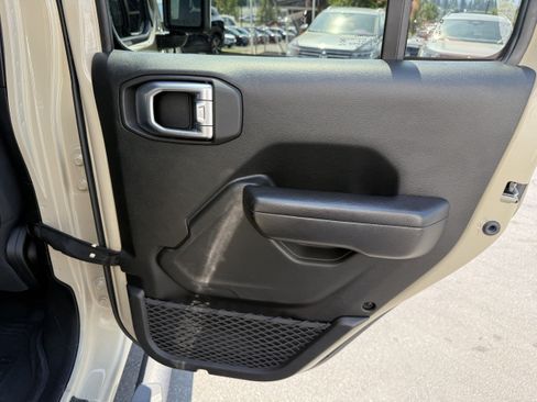 Used 2020 Jeep Gladiator Rubicon AWD/4WD image 21