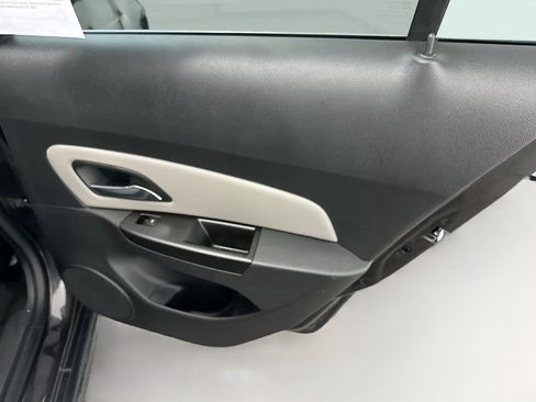 Used 2014 Chevrolet Cruze LT FWD image 30