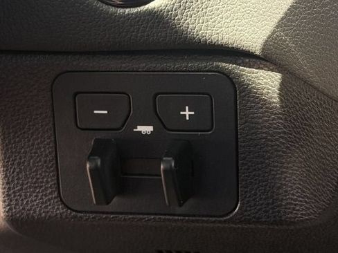 Certified 2025 Toyota Sequoia SR5 AWD/4WD image 19