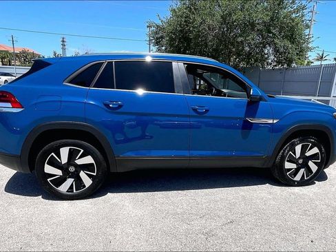 Certified 2025 Volkswagen Atlas Cross Sport SE FWD image 4