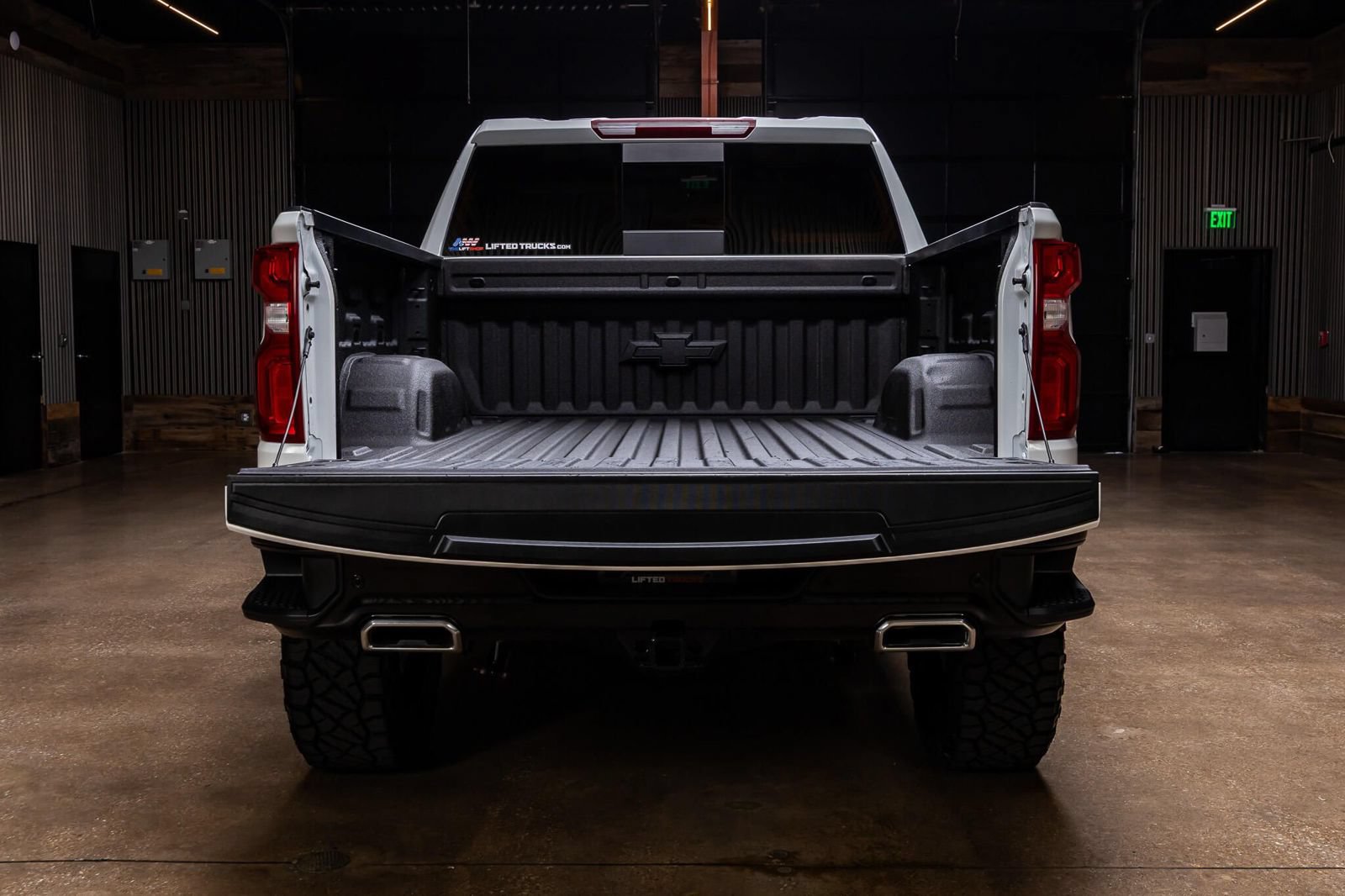 Used 2026 Chevrolet Silverado 1500 LT Trail Boss w/ LT Trail Boss Premium Package AWD/4WD image 9