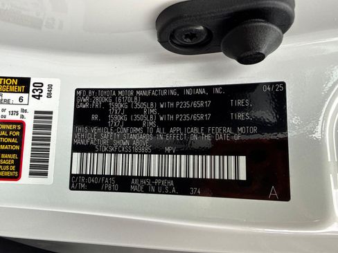 Used 2025 Toyota Sienna LE AWD/4WD image 32
