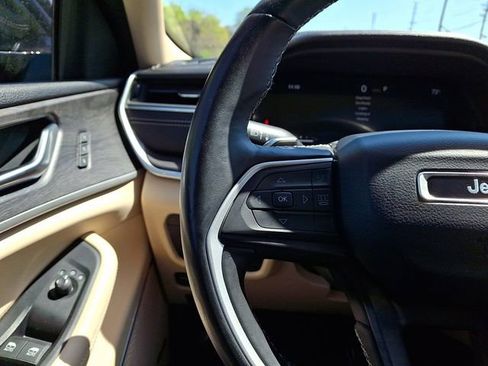 Used 2022 Jeep Grand Cherokee L Limited AWD/4WD image 22