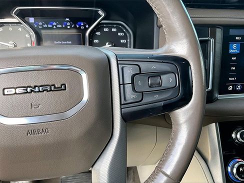 Used 2021 GMC Yukon Denali w/ Denali Premium Package image 11