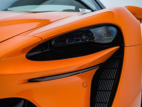 Used 2026 McLaren Artura Spider RWD image 8