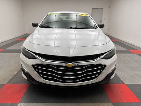 Used 2022 Chevrolet Malibu LS FWD image 2
