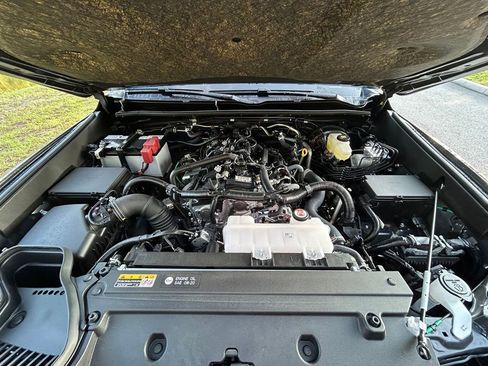 Certified 2025 Toyota 4Runner Limited AWD/4WD image 12