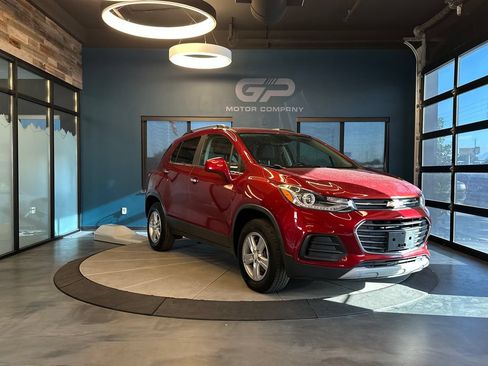 Used 2019 Chevrolet Trax LT w/ LT Convenience Package AWD/4WD image 1