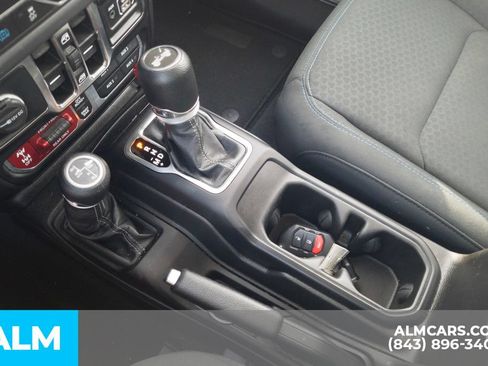 Used 2024 Jeep Wrangler Unlimited Rubicon 4xe AWD/4WD image 9