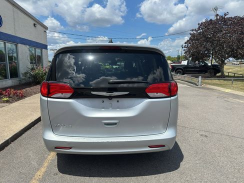 Used 2023 Chrysler Voyager LX FWD image 5