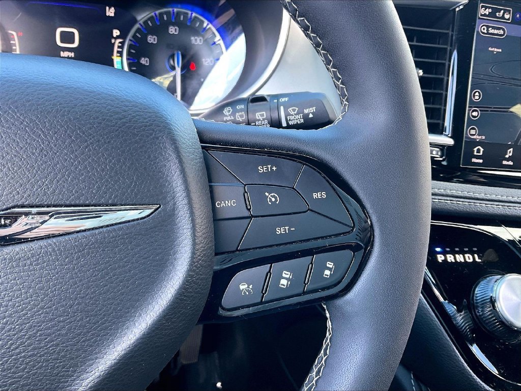 Used 2025 Chrysler Pacifica Limited FWD image 24