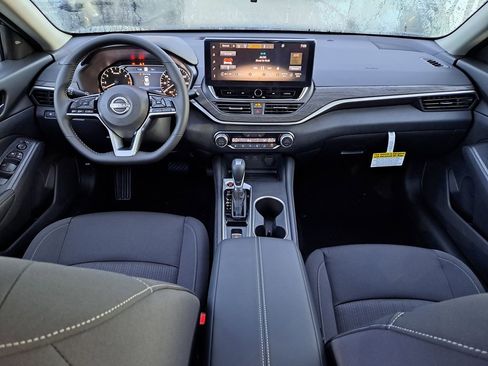 Used 2025 Nissan Altima 2.5 SV w/ SV Premium Package image 6