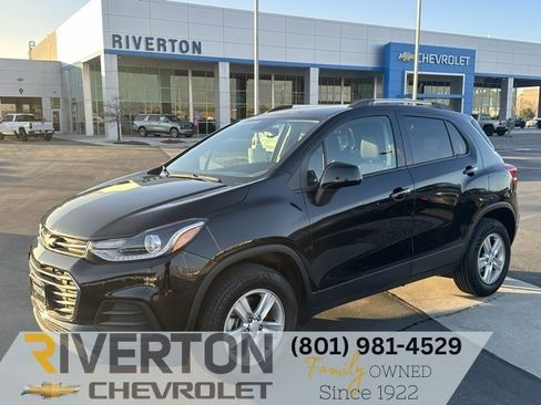 Certified 2022 Chevrolet Trax LT w/ LT Convenience Package image 1