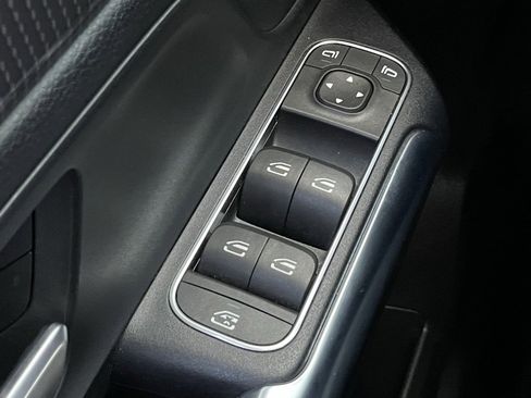 Used 2021 Mercedes-Benz GLA 250 image 12