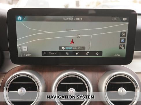 Used 2021 Mercedes-Benz GLC 300 4MATIC image 3